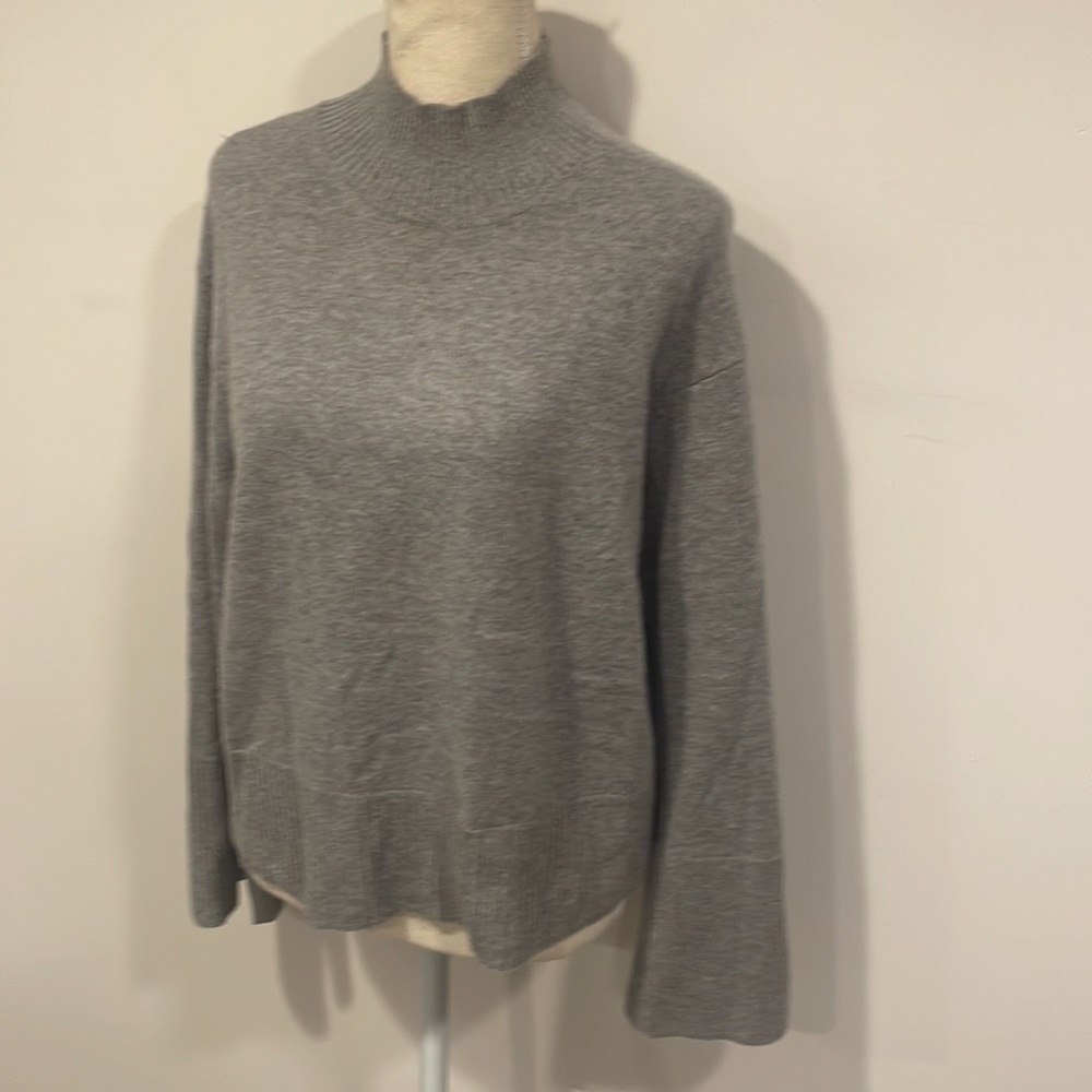 Banana Republic Cashmere Sweater sz. M EUC - Picture 7 of 11